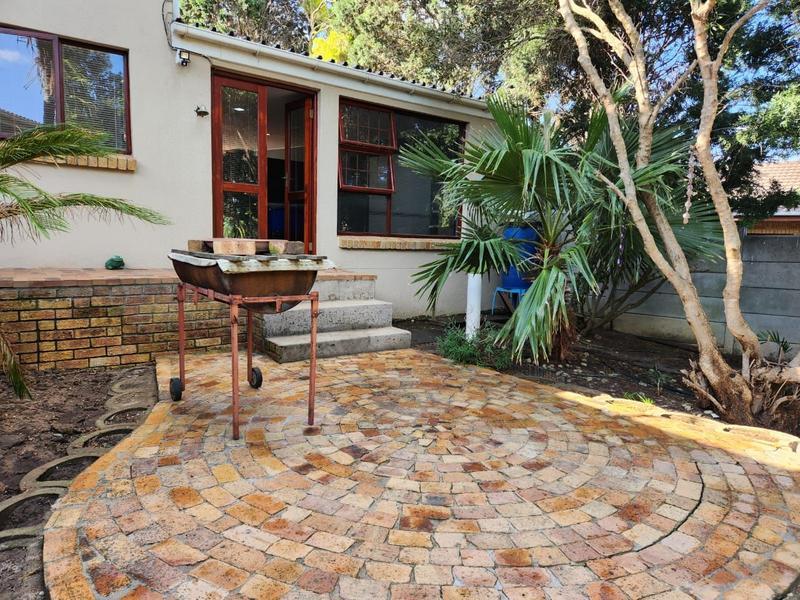 To Let 1 Bedroom Property for Rent in Blommendal Western Cape